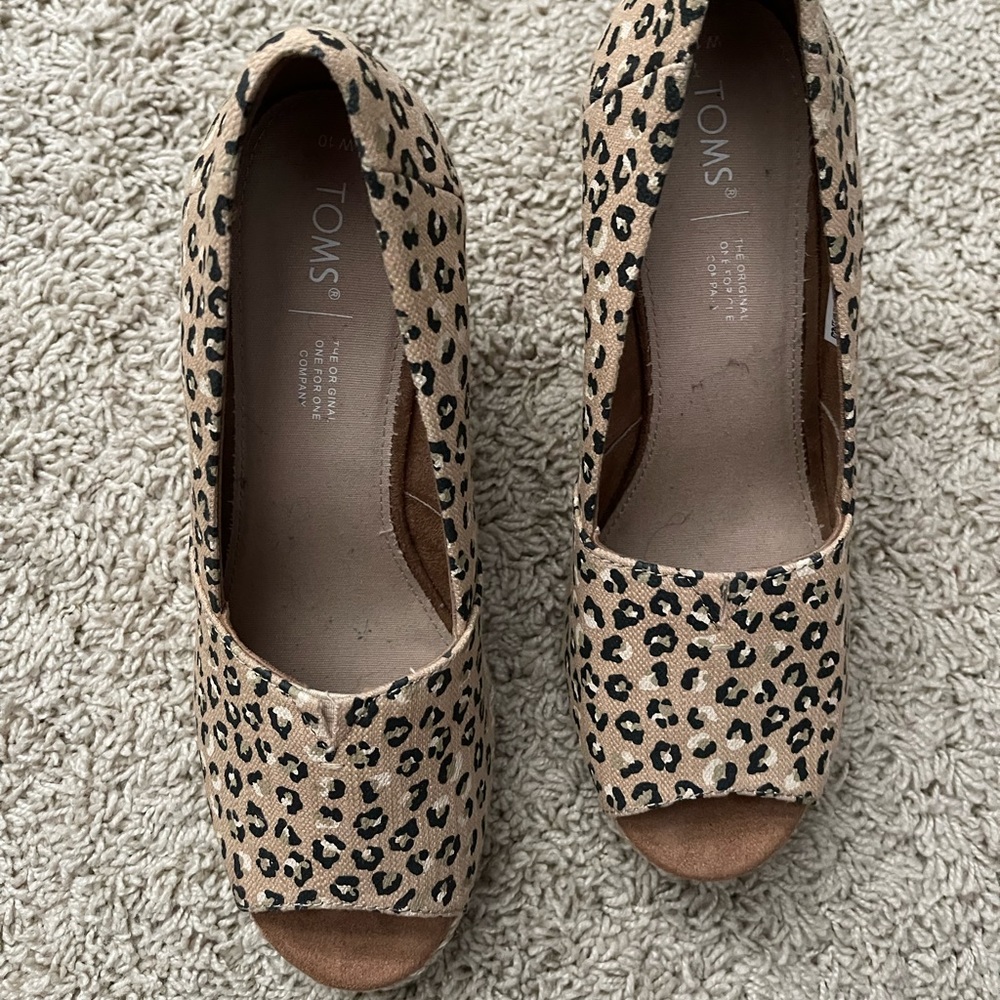 Toms leopard wedges size 10